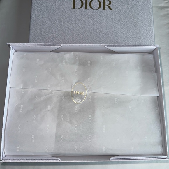 New Dior Large Gift/Keepsake Box - Picture 3 of 7